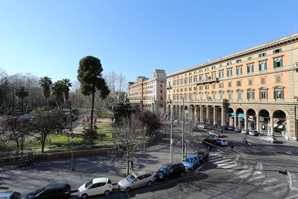 Mr Frills 2* Rome