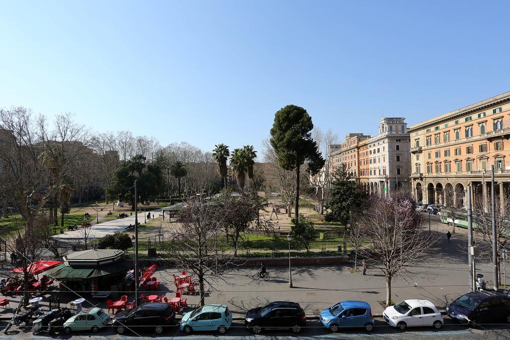 Mr Frills 2* Rome