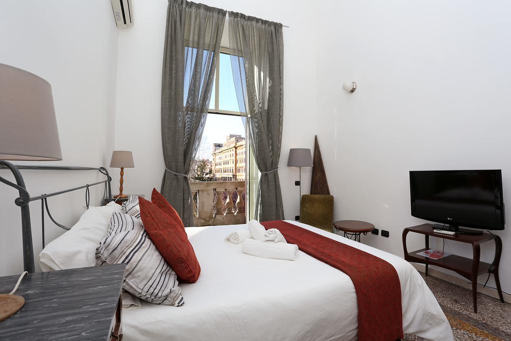 Mr Frills 2* Rome