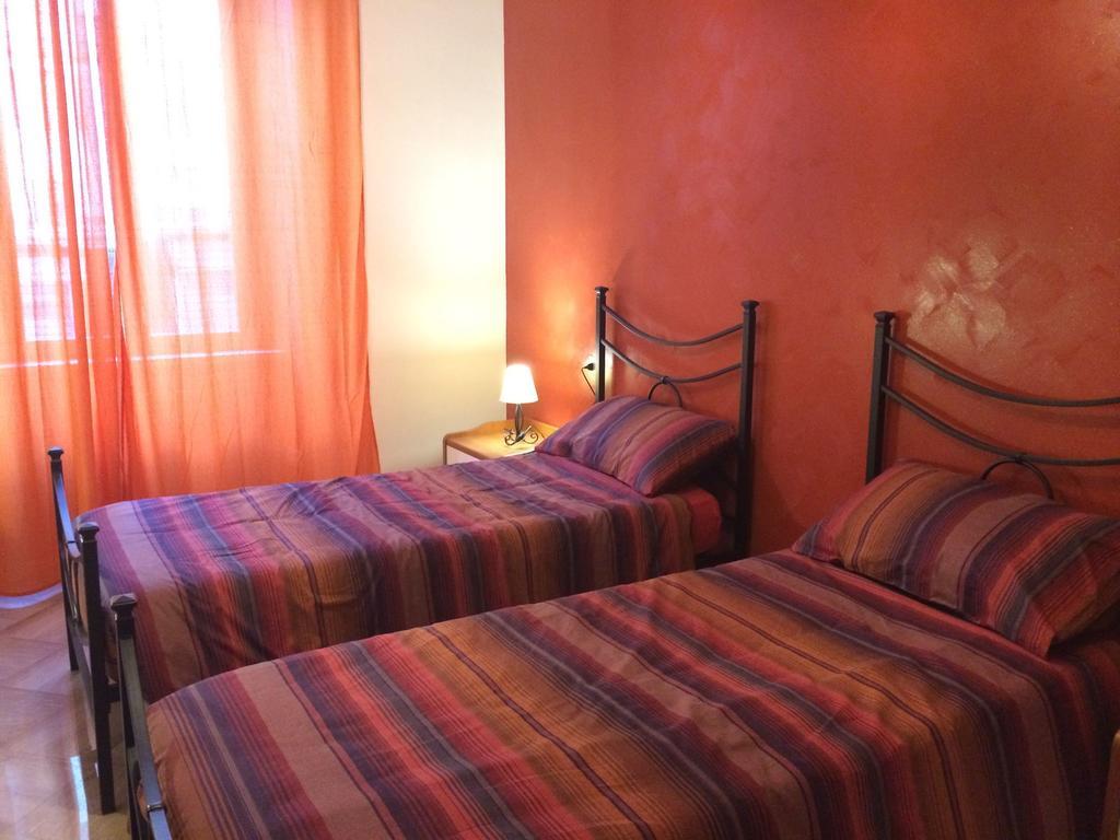 Apartment Come And Feel At In This Airy Three Bedrooms In Centre Rome