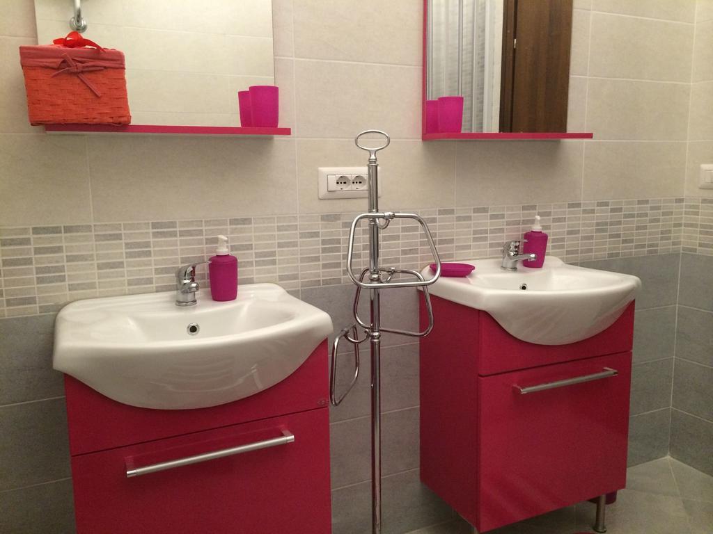 Apartment Come And Feel At In This Airy Three Bedrooms In Centre