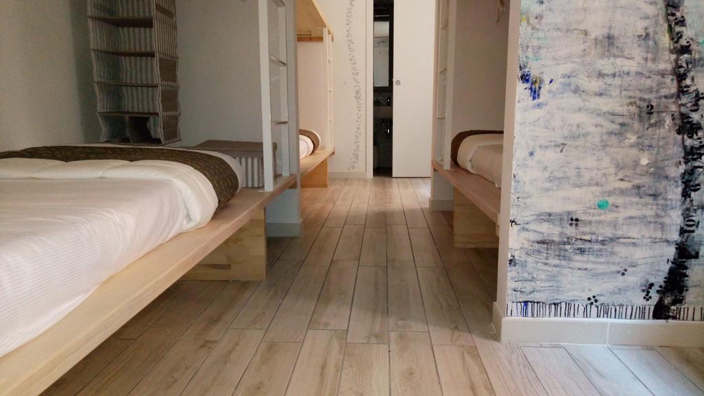 Momahostel Guest house *