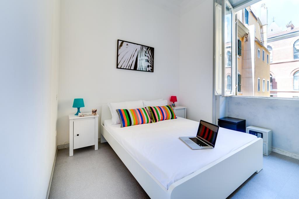 Via Firenze Apartment Rome