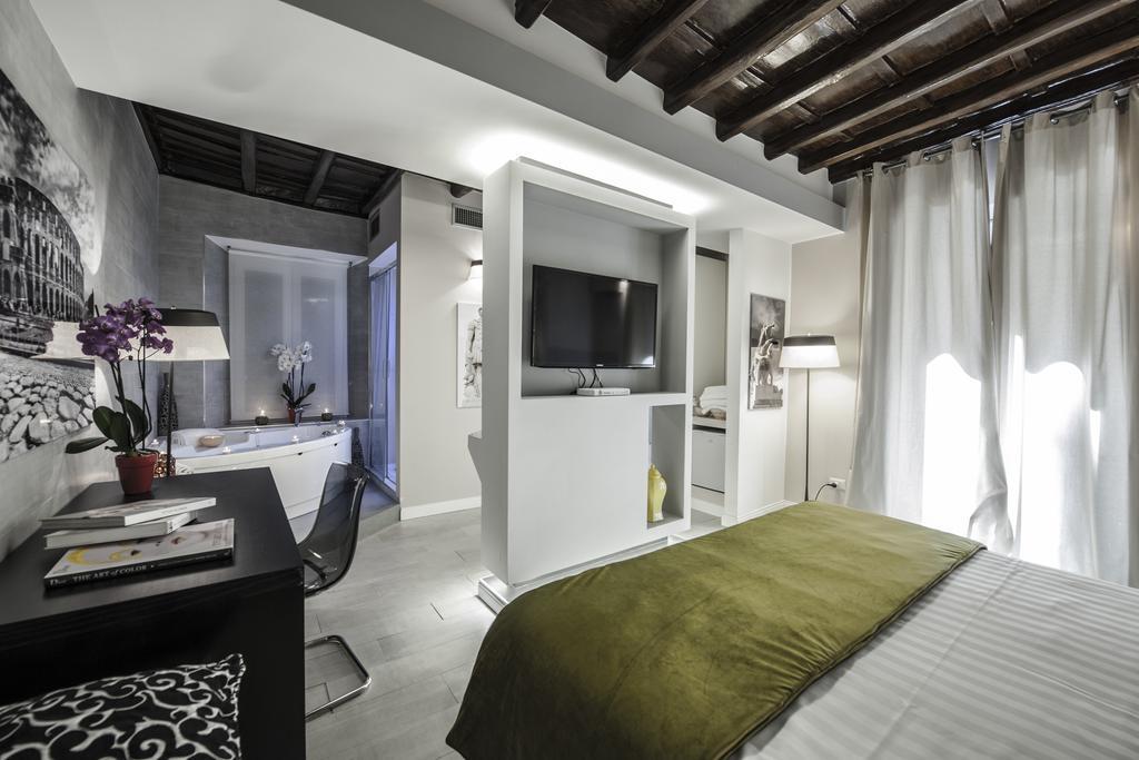 Town House Spagna- Luxury Rooms With Jacuzzi Bath *