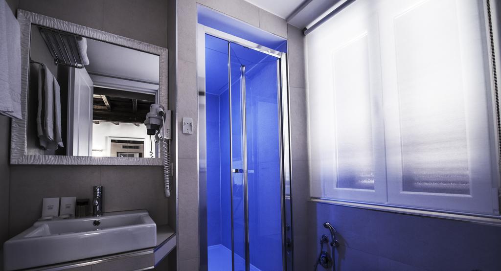 Guest house Town House Spagna- Luxury Rooms With Jacuzzi Bath *