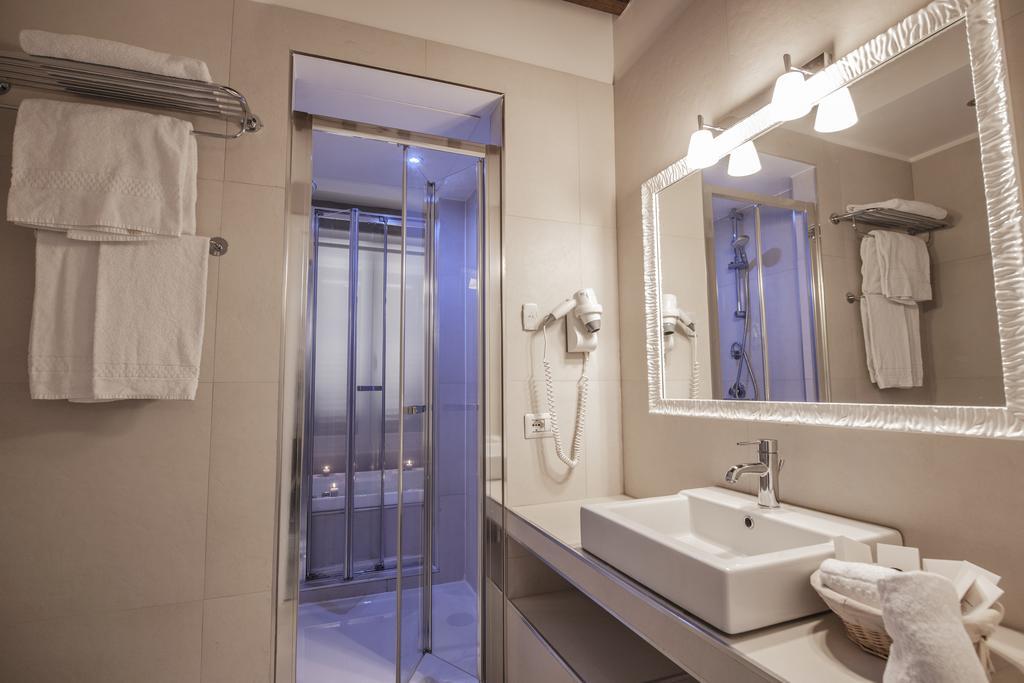 Town House Spagna- Luxury Rooms With Jacuzzi Bath Rome