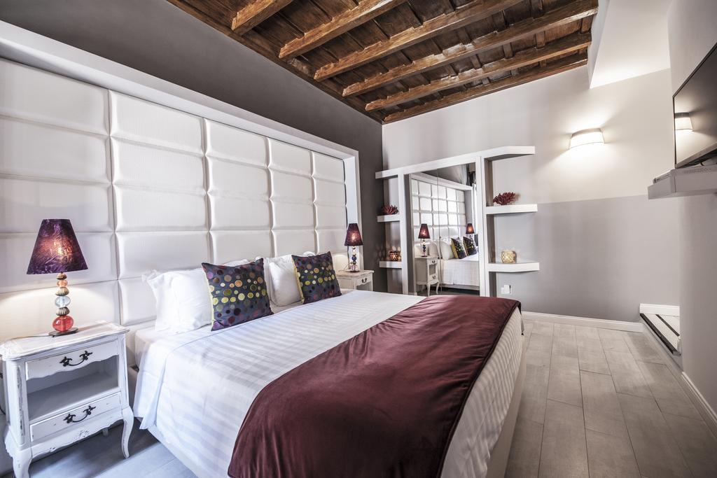 Guest house Town House Spagna- Luxury Rooms With Jacuzzi Bath