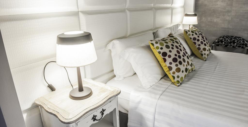 Town House Spagna- Luxury Rooms With Jacuzzi Bath Guest house *