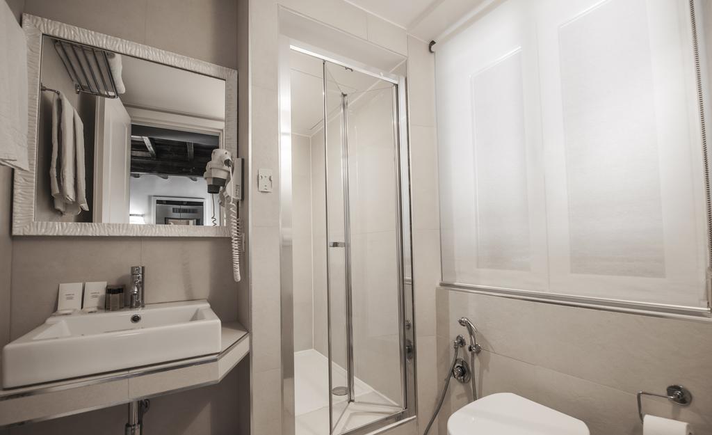 Guest house Town House Spagna- Luxury Rooms With Jacuzzi Bath