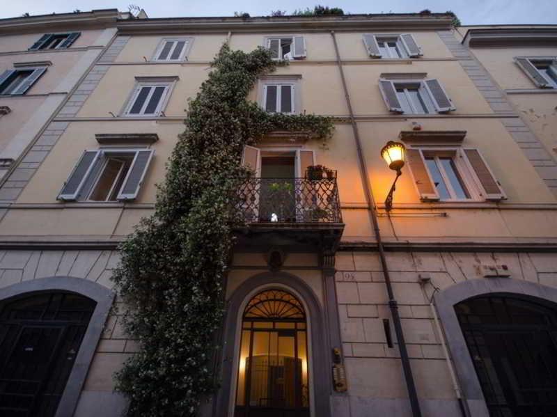 Imperial Fora Spacious *
