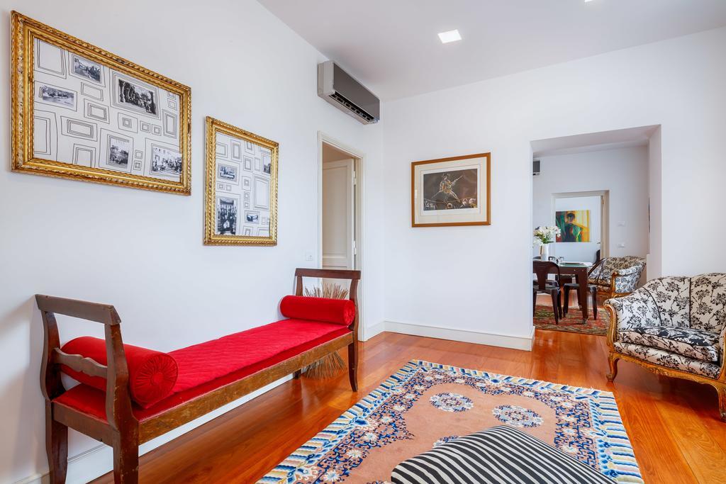 The Kiss Apartment