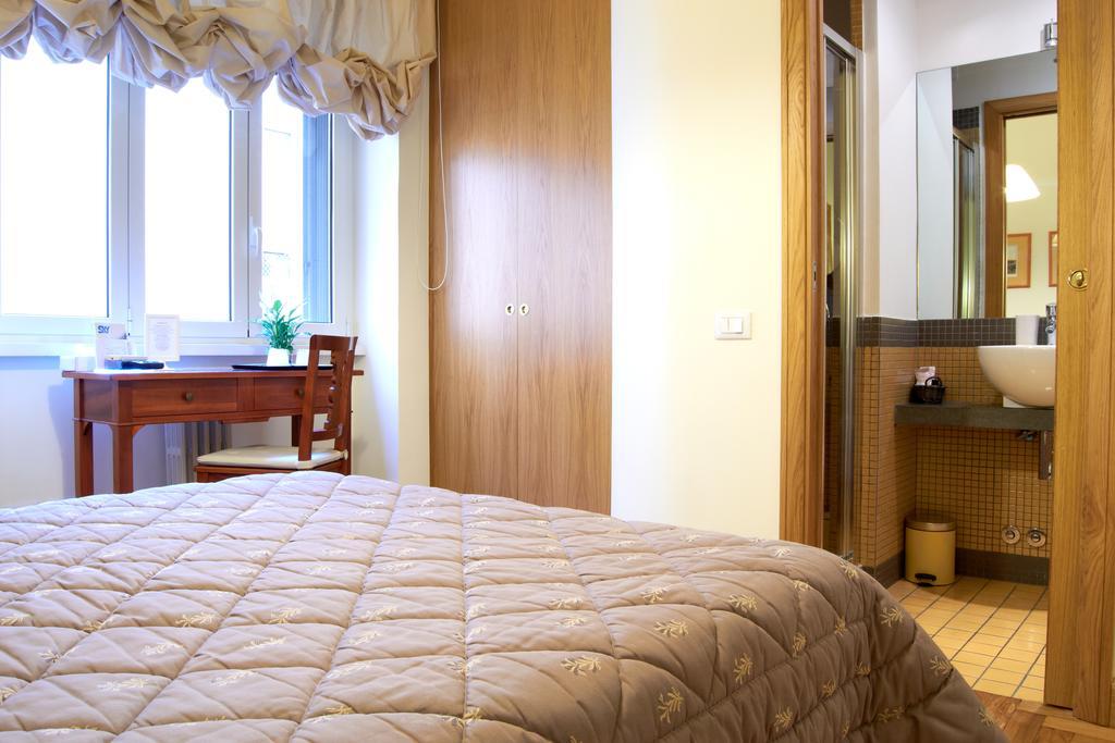 Bed & Breakfast Domus Cavour Rome