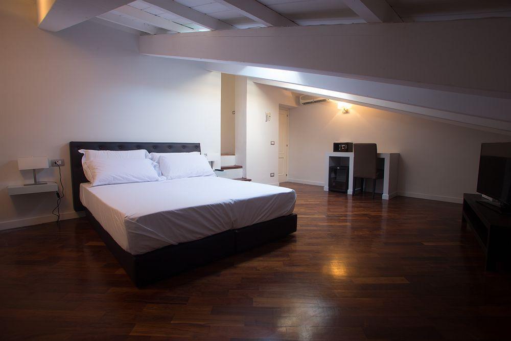 Relais Arco Della Pace Guest house