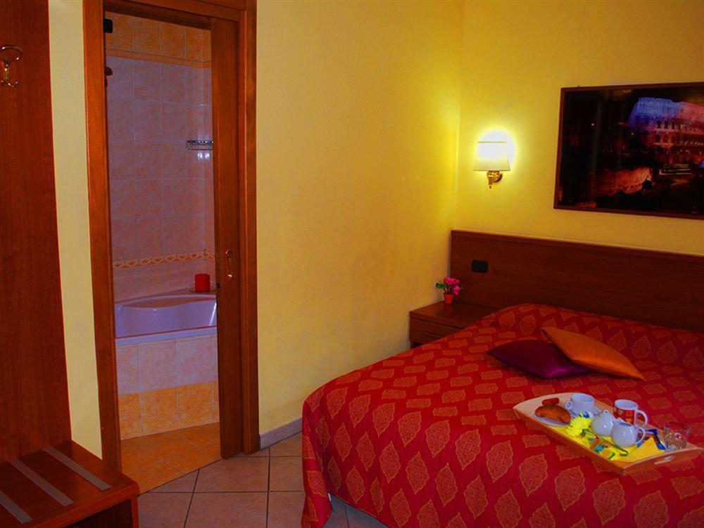 Bed & Breakfast In Vale&hillary Colosseo Rome