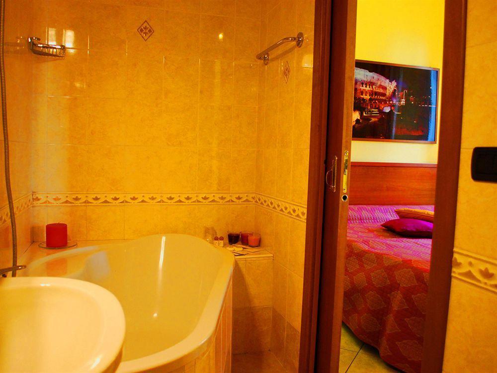 In Vale&hillary Colosseo Bed & Breakfast