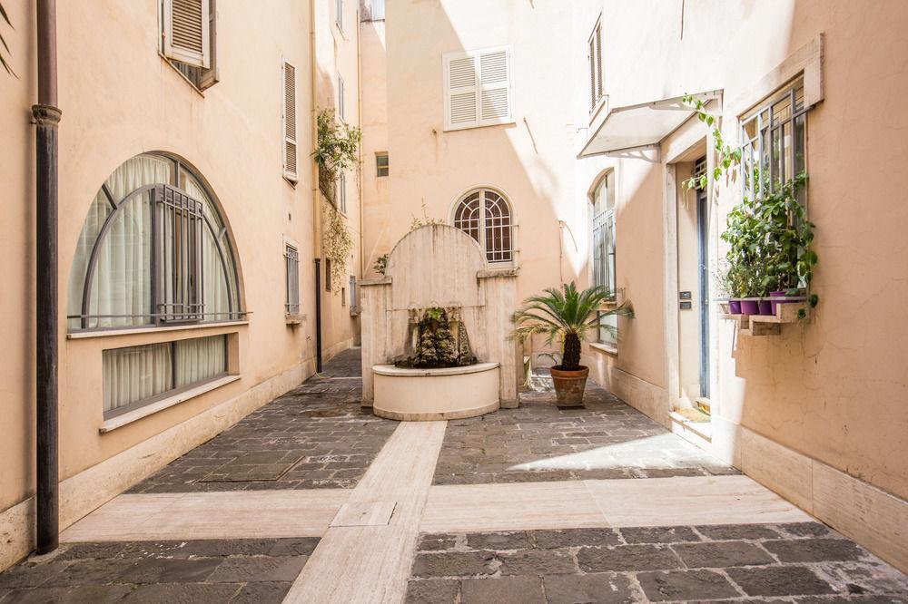 Elegant Behind The Colosseum Apartment