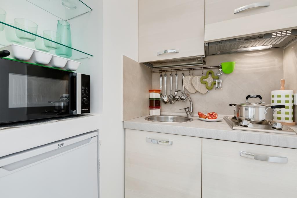 96 Degli Ubaldi Apartment