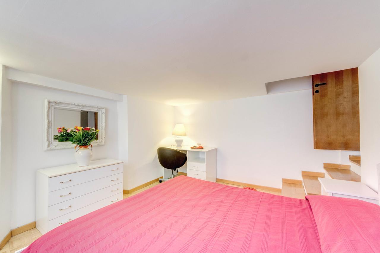 Campo Dei Fiori Stunning And Quiet Apartment