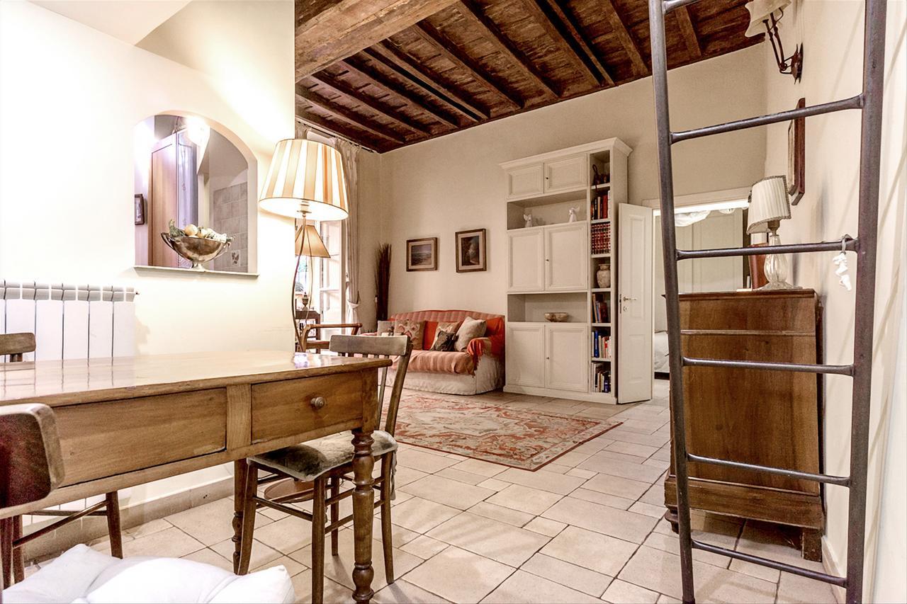 Palazzo Farnese Historical Apartment Rome