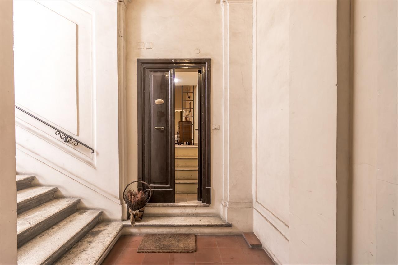Palazzo Farnese Historical Apartment Rome