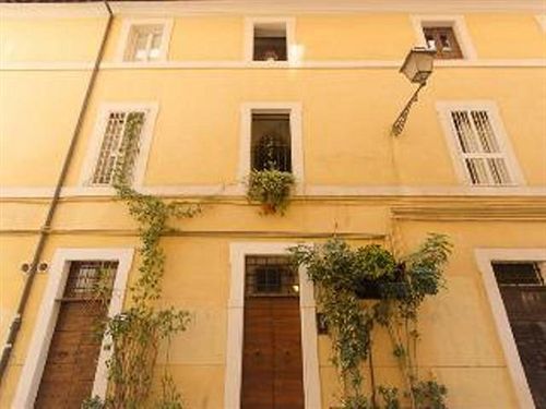 Urbana 33 Guest house 3*