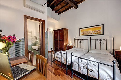 Guest house Residenza Domizia Rome