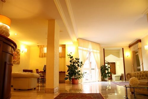 2000 Hotel