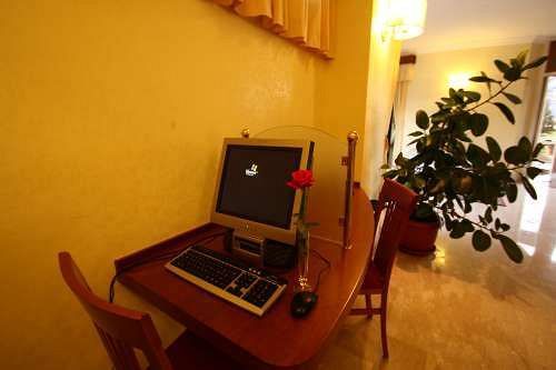 2000 Hotel