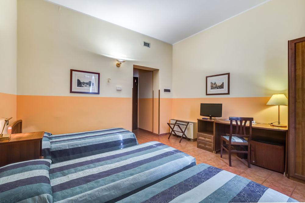 Hotel Domus Carmelitana Rome
