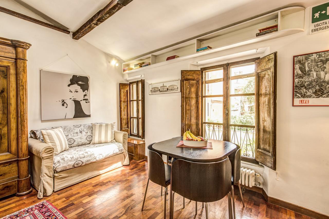 Apartment Homehouse Garofano - Rione Monti - Colosseum Rome