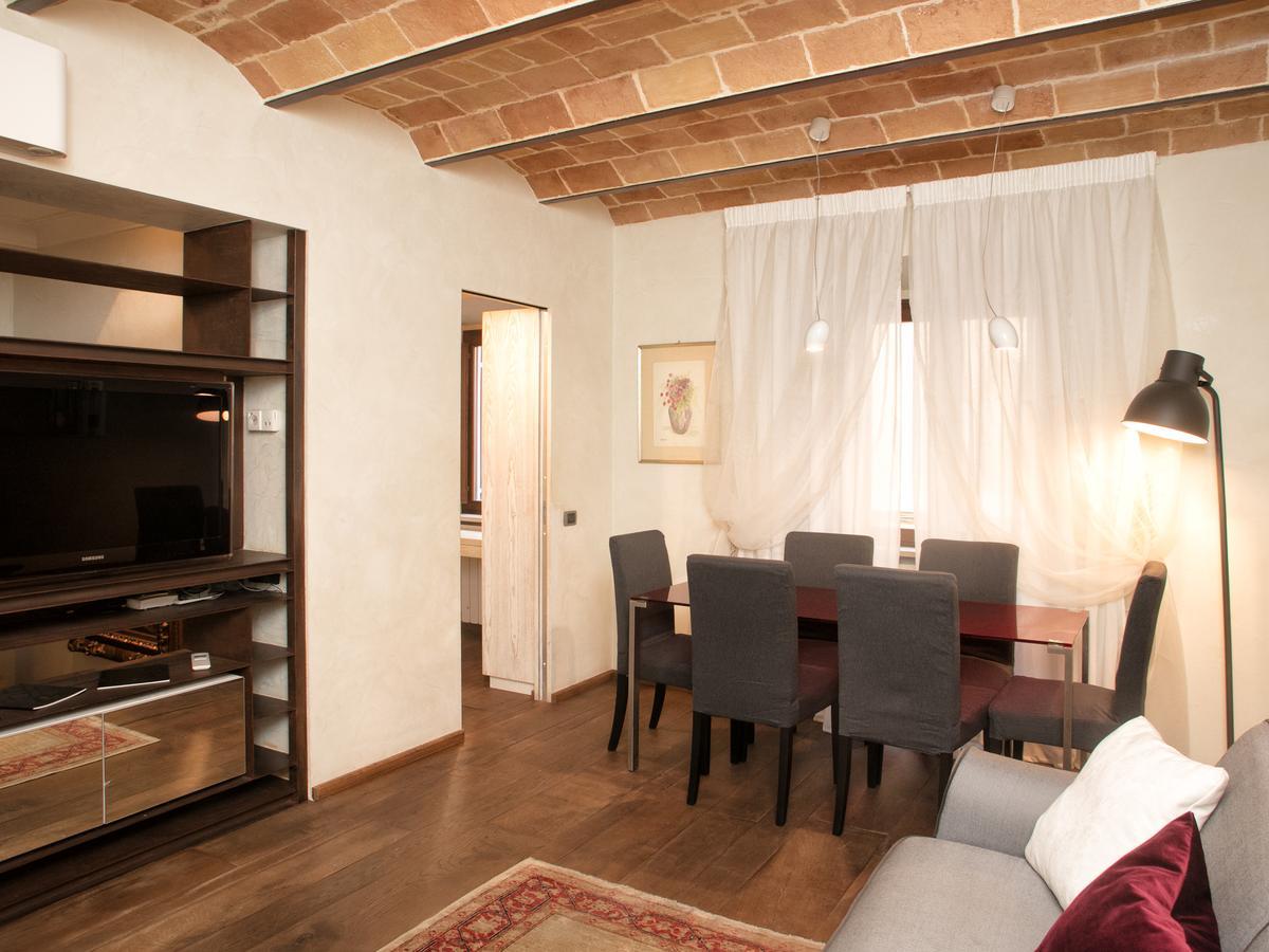 Piazza Venezia Luxury Design Apartment