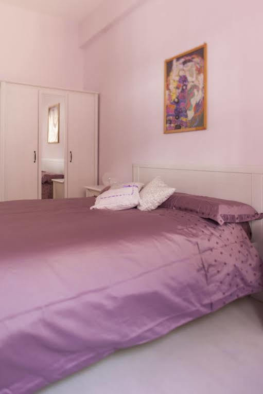 Sunrise In Rome Holiday Suite *