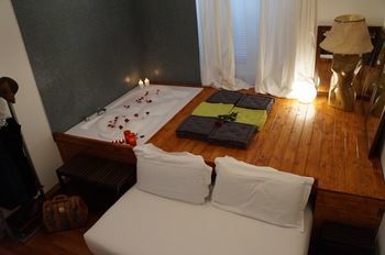 Jacuzzi Hotel 2*