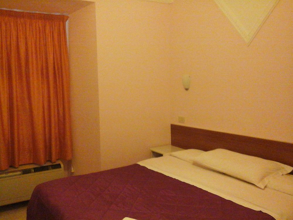 Merulana Star 3* Rome