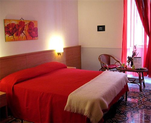 Hold - Luxury 2* Rome