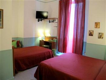 Hold - Luxury 2* Rome