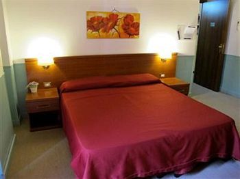 Hold - Luxury 2* Rome