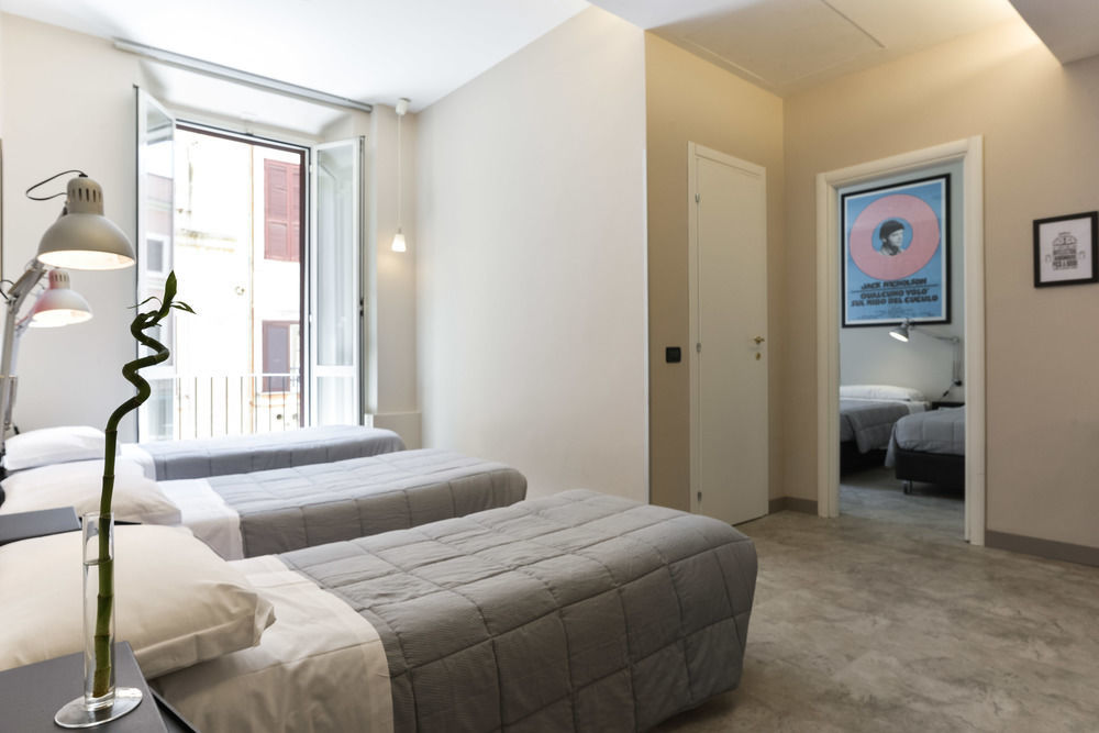 Hostel Yellowsquare *