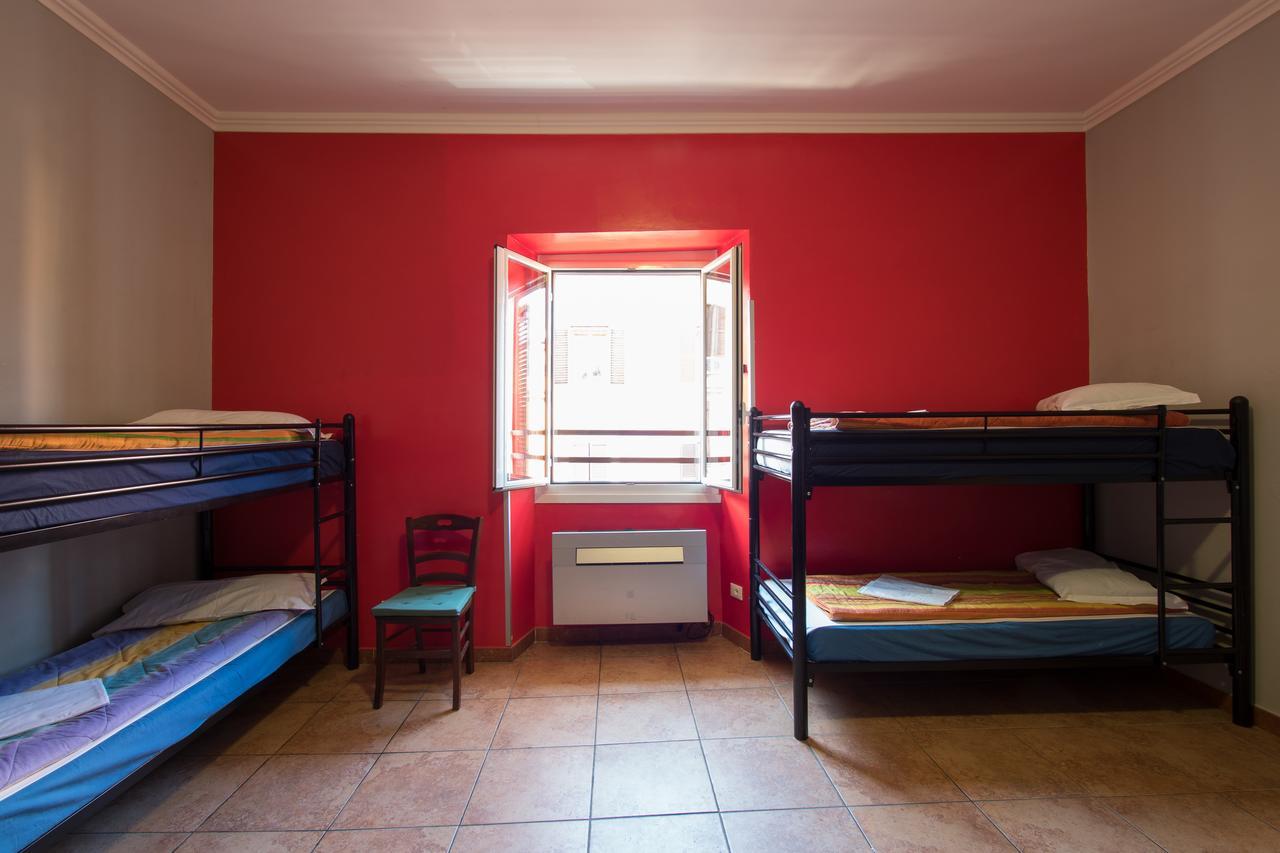 Hostel Alessandro Downtown & Bar