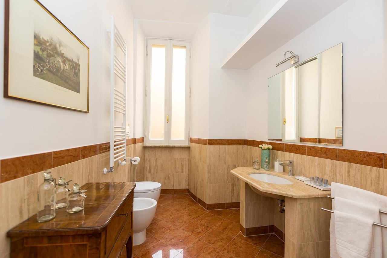 Prestigious Via Barberini Apartment *