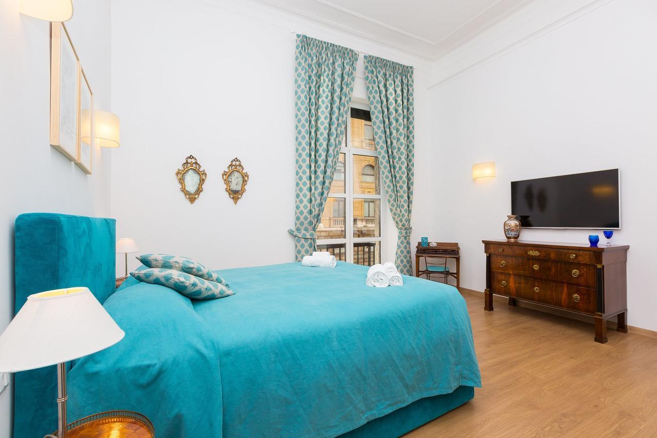Prestigious Via Barberini Apartment *
