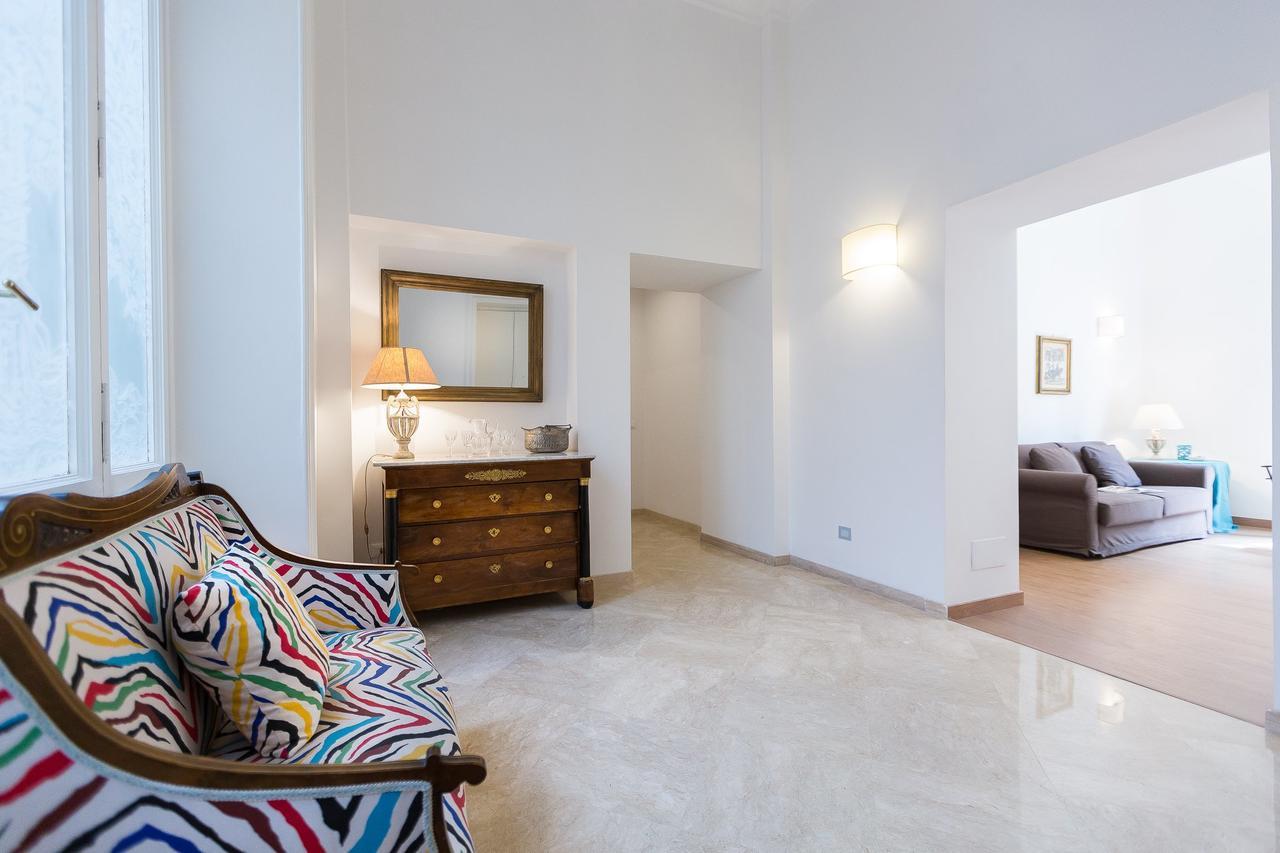 Prestigious Via Barberini Apartment *