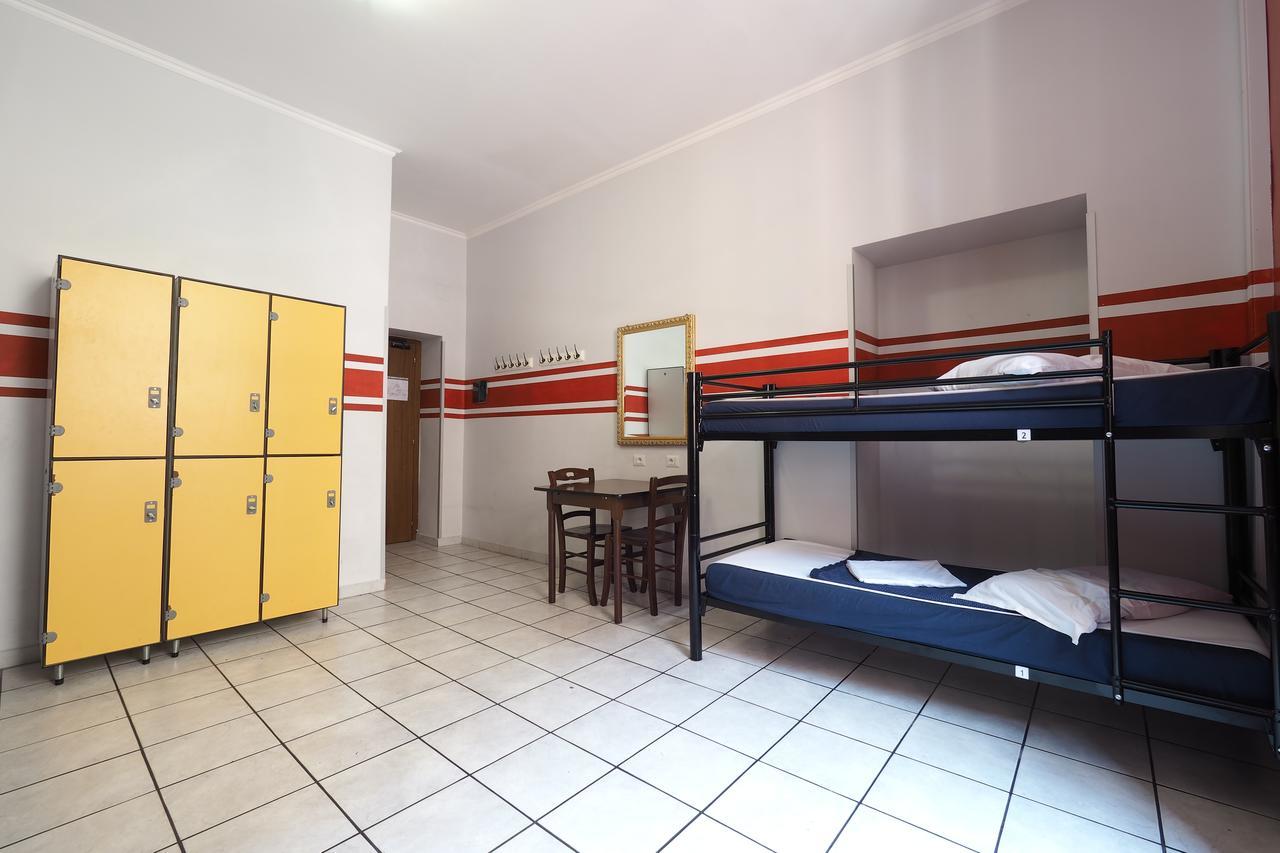 Hostel Alessandro Downtown & Bar *
