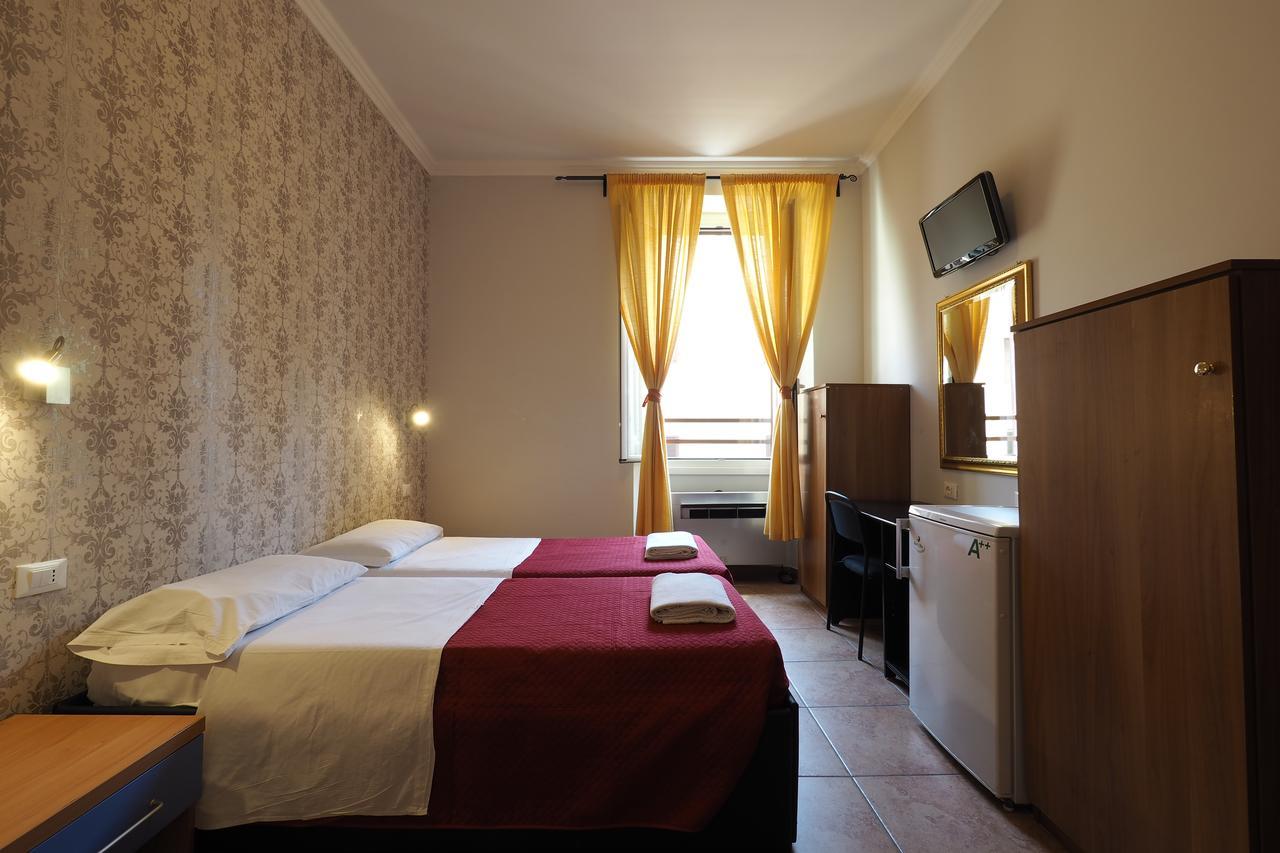 Hostel Alessandro Downtown & Bar