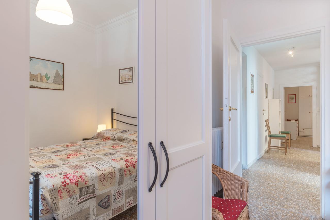 Apartment Red & White Vatican Rome