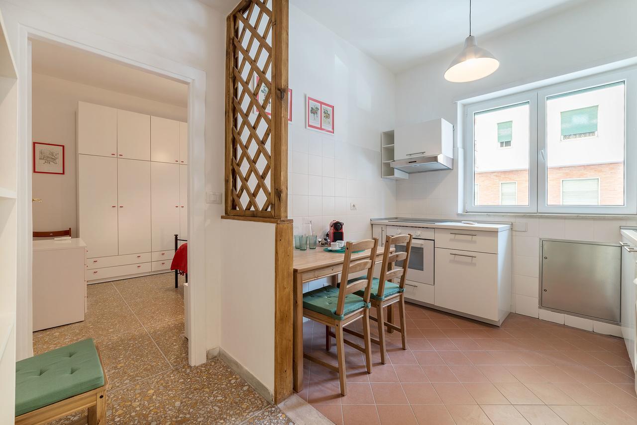 Apartment Red & White Vatican
