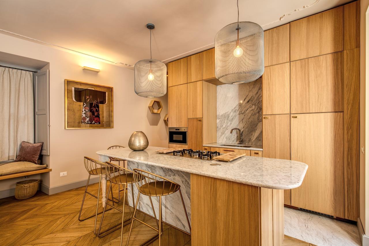 Decharme With Terrace In Monti *