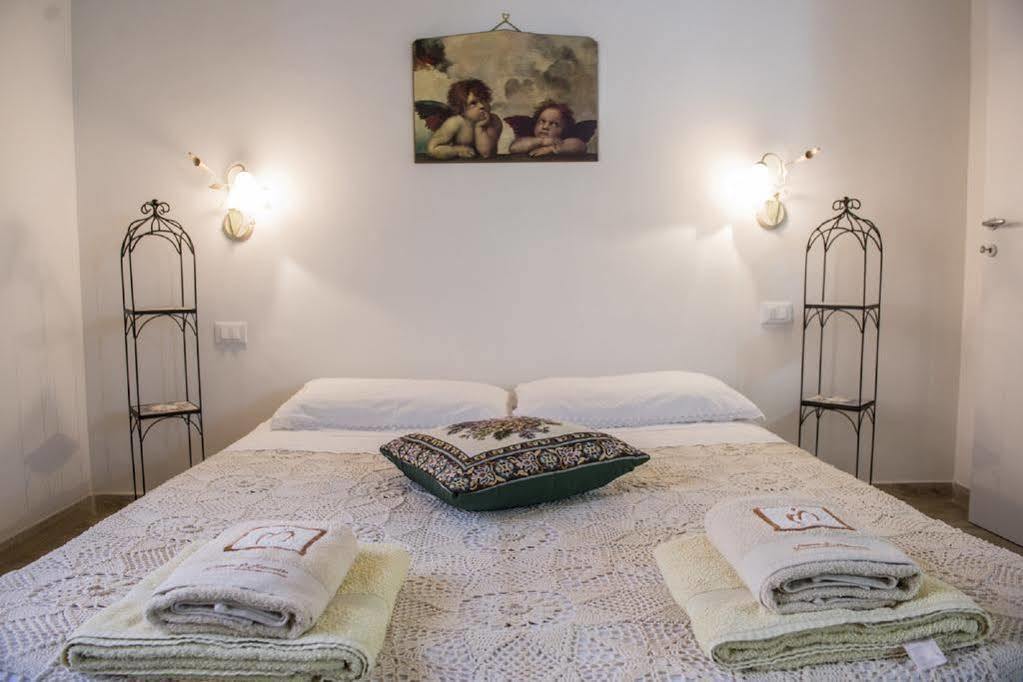 All'ombra Del Cupolone Rome
