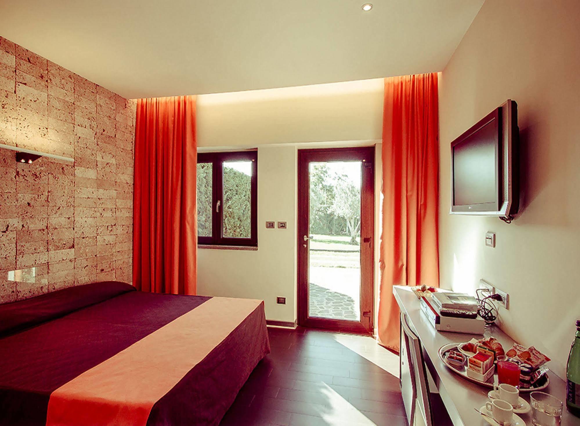 Ways Garden & Leisure Hotel 4*