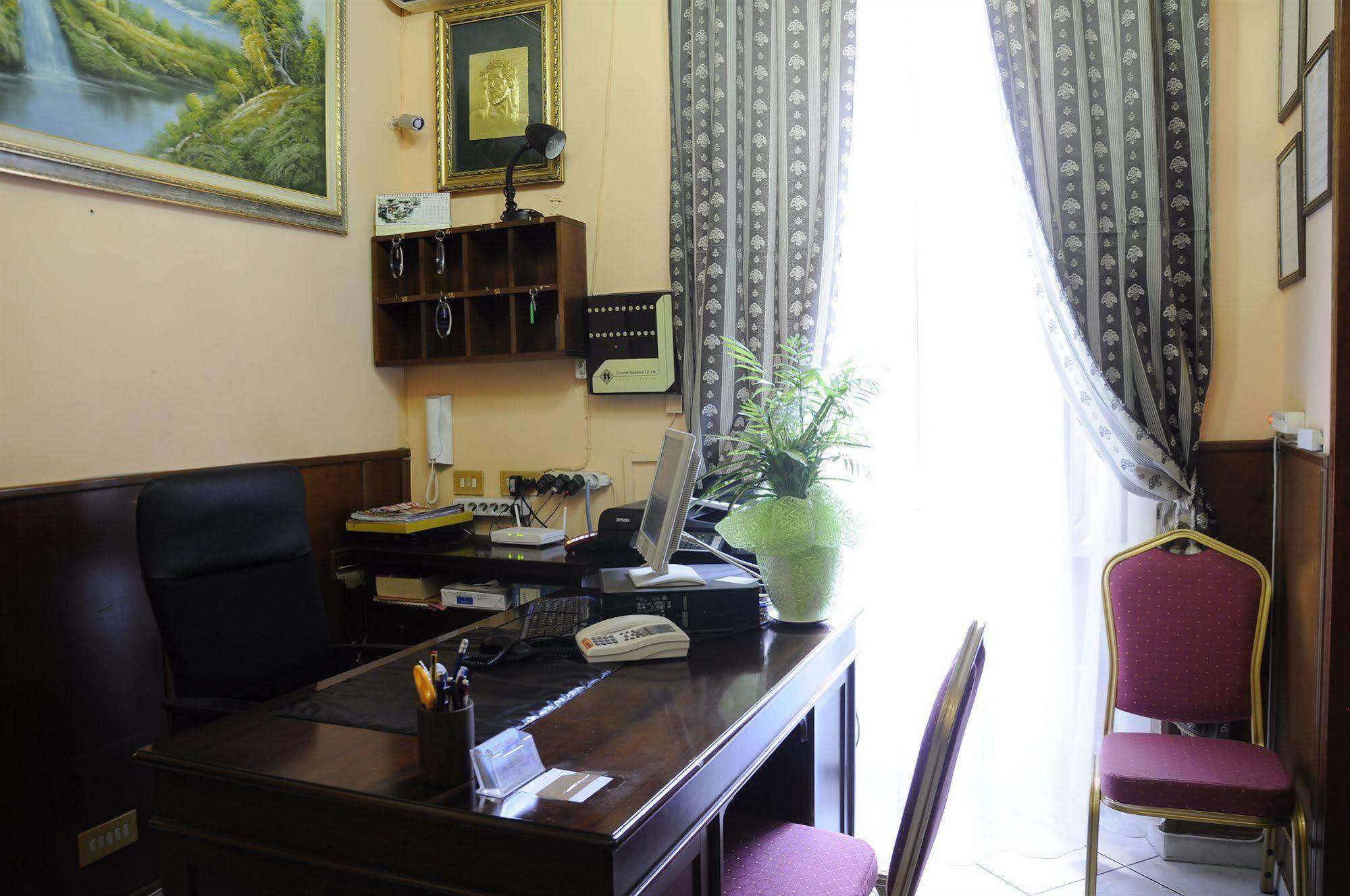 Farini 2* Rome